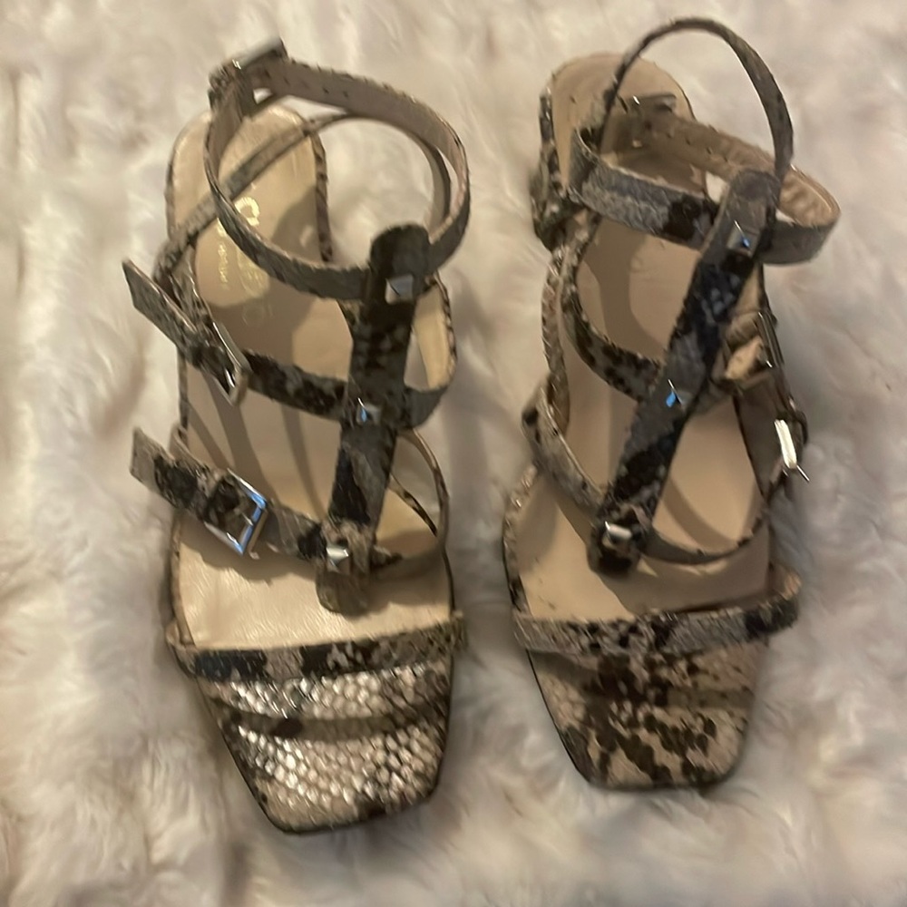 Women’s shoes size 7